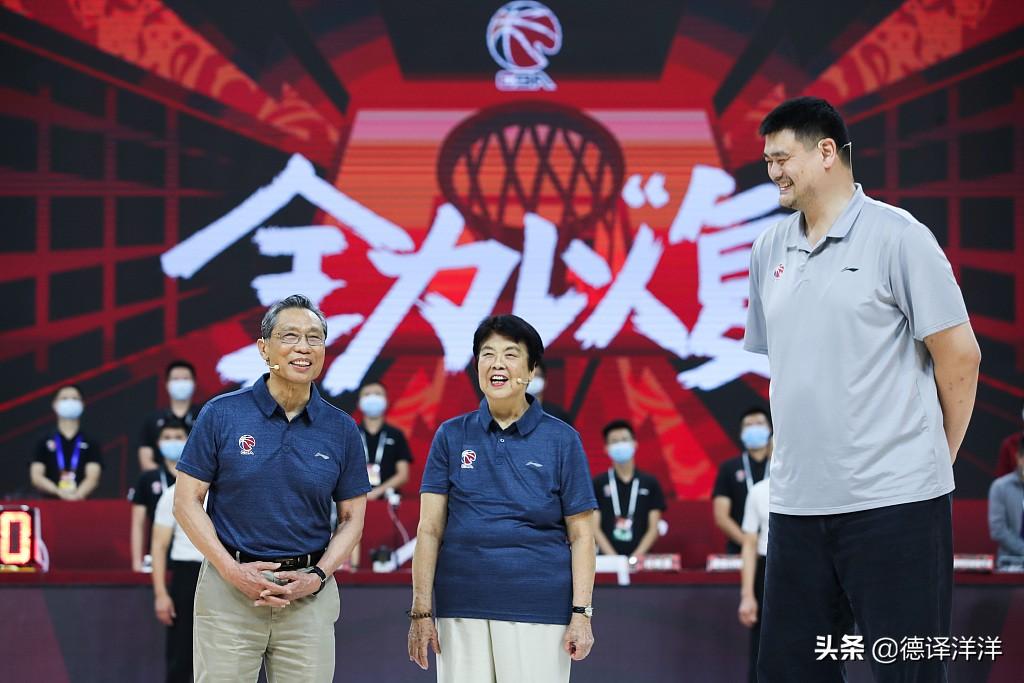 易建联球衣，荣耀的象征与球迷的狂热追求