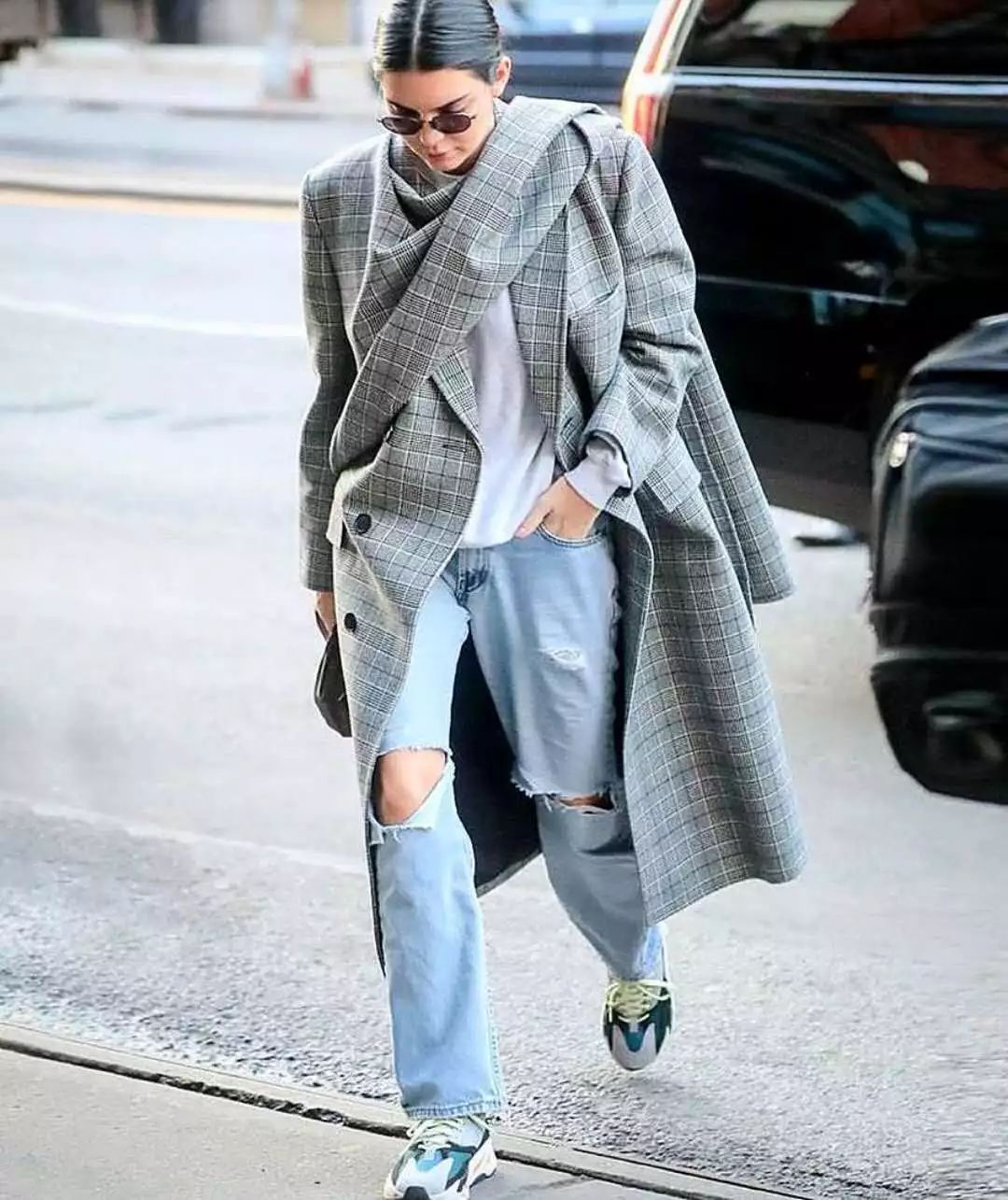 女灰色衬衣，简约中的优雅与魅力