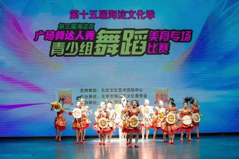 小学生青春活力的舞蹈，绽放的童真与活力之美