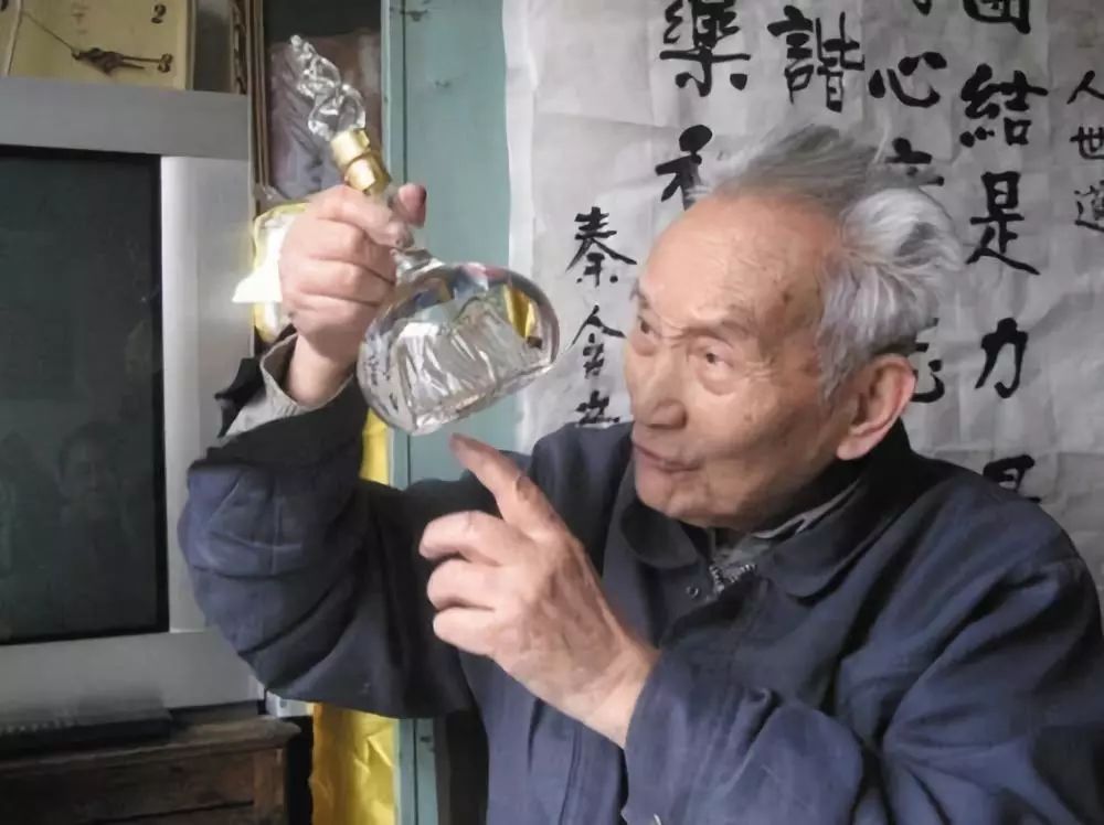 秦含章简介，一位卓越的历史人物及其生平贡献
