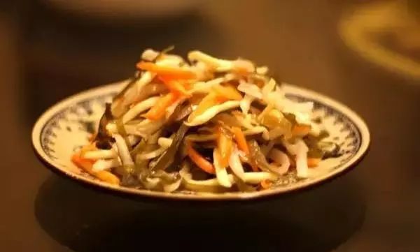 老式八宝菜咸菜，传统美味与现代生活的交融