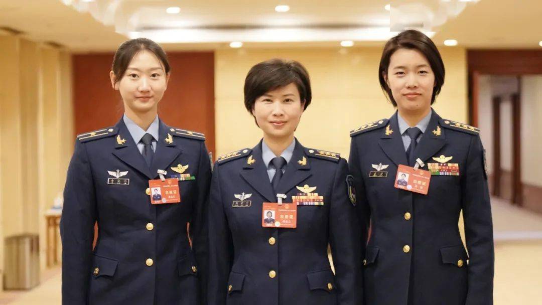 空军女飞待遇，荣耀与挑战并存的职业风采
