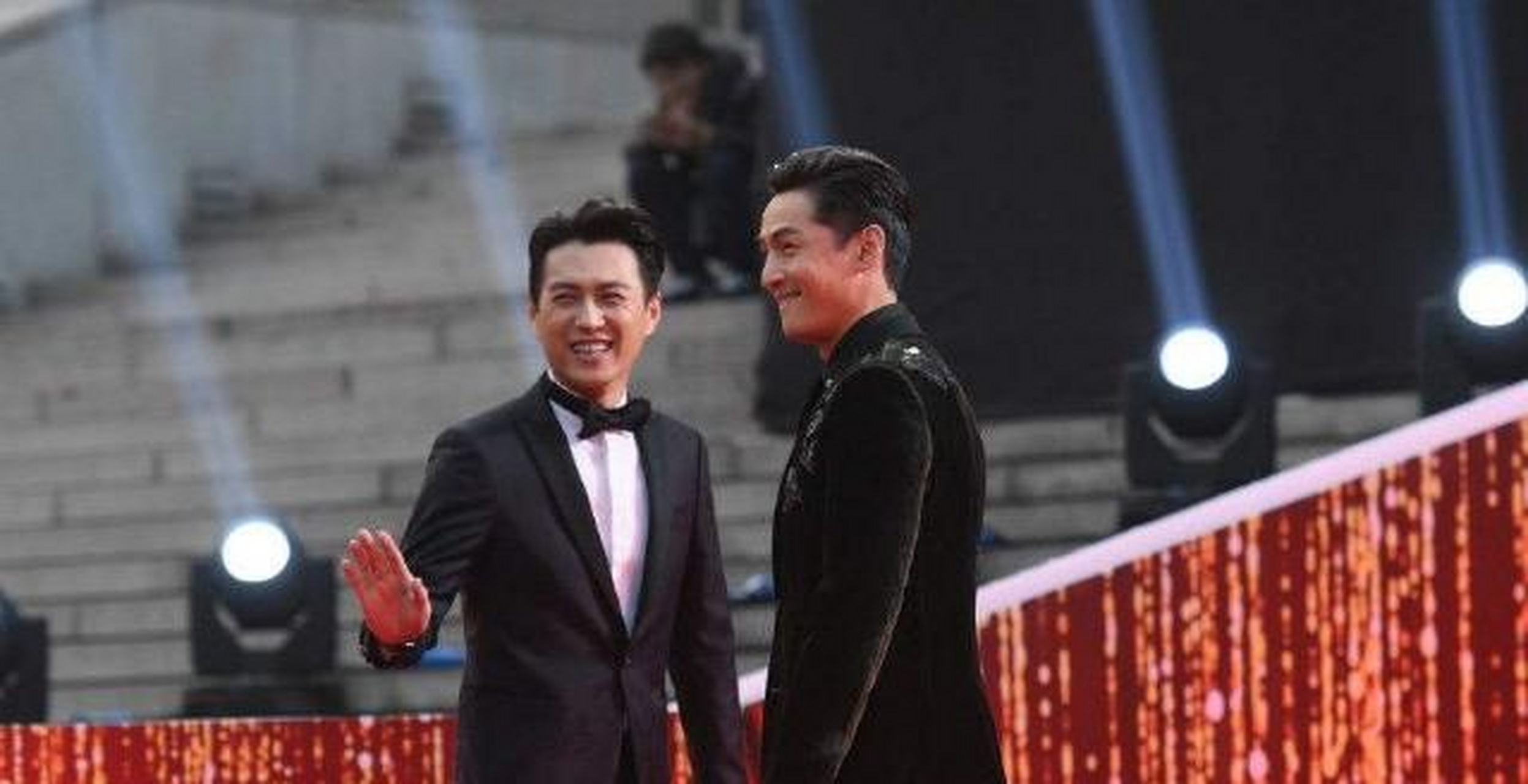 伪装者剧组与快乐大本营，荧幕背后的欢乐时光