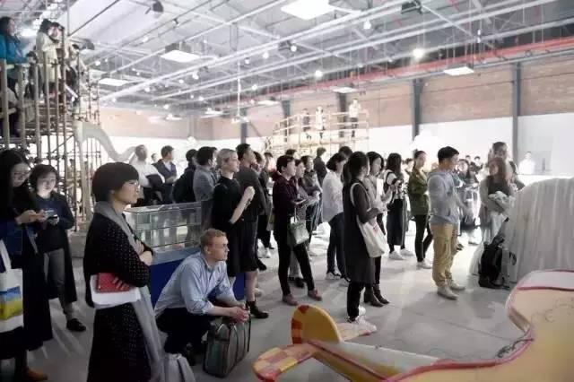 游戏界面设计师，塑造虚拟世界的视觉艺术家