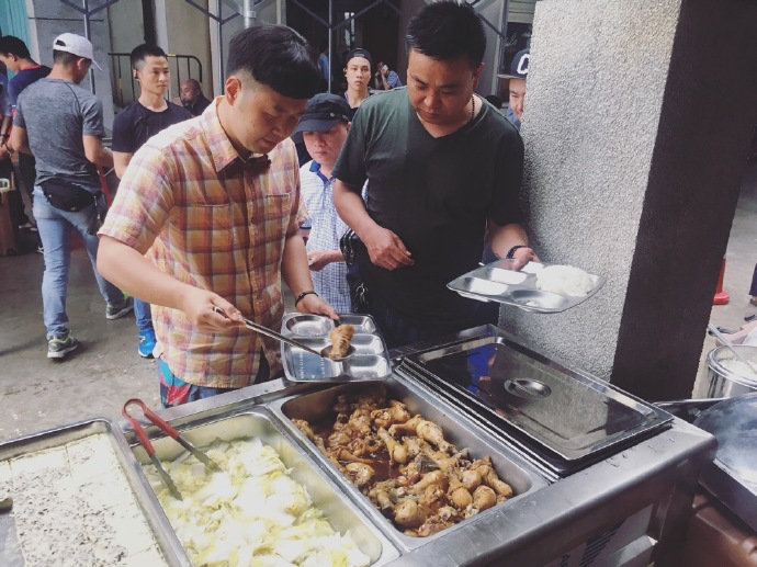 剧组工作餐，幕后英雄的能量补给站