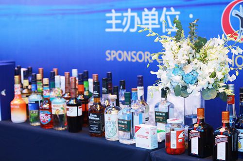 气泡饮料调酒，探索气泡魅力，创新鸡尾酒艺术