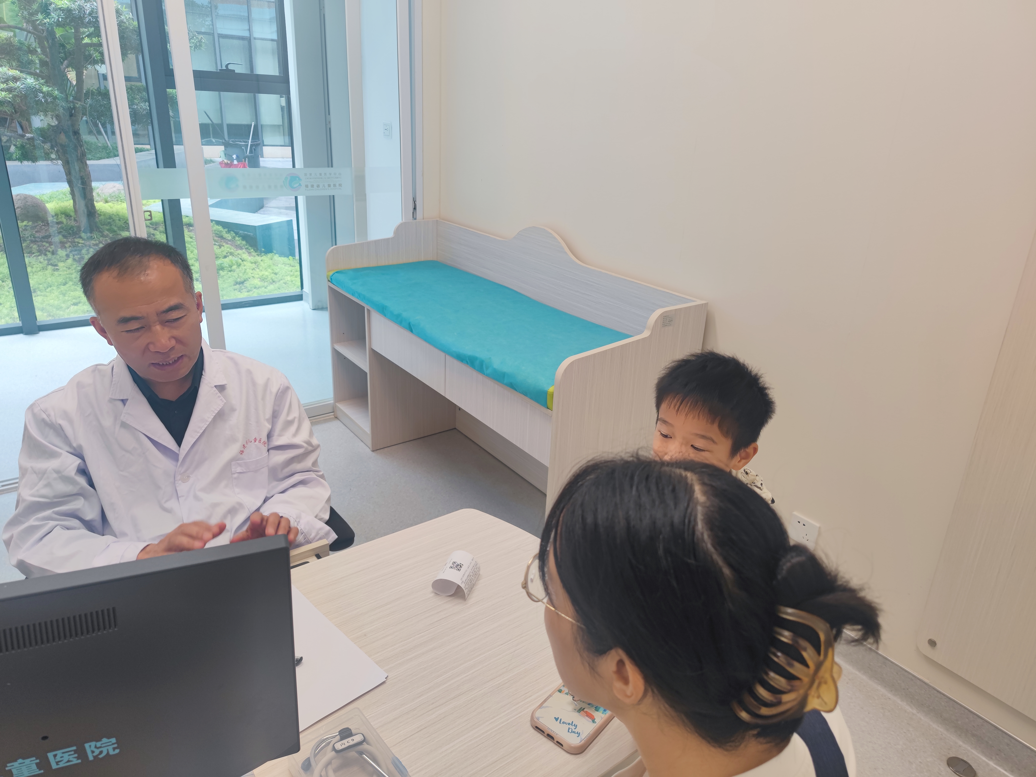 在线咨询儿保科专家，为孩子健康成长保驾护航