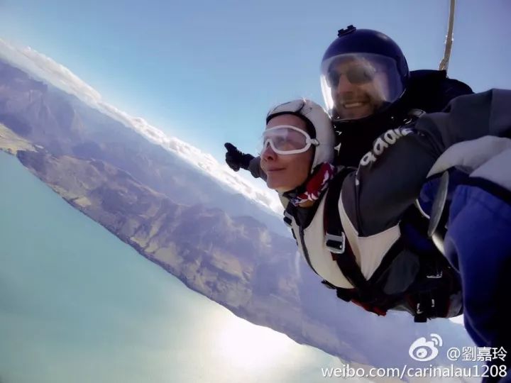 伞兵五千米高空跳伞，挑战极限的勇气与荣耀