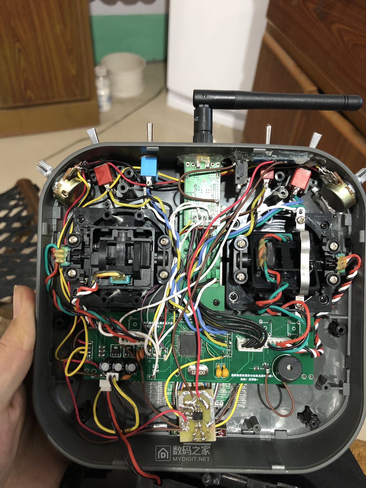 自制DIY航模遥控器，探索乐趣与技术的完美结合