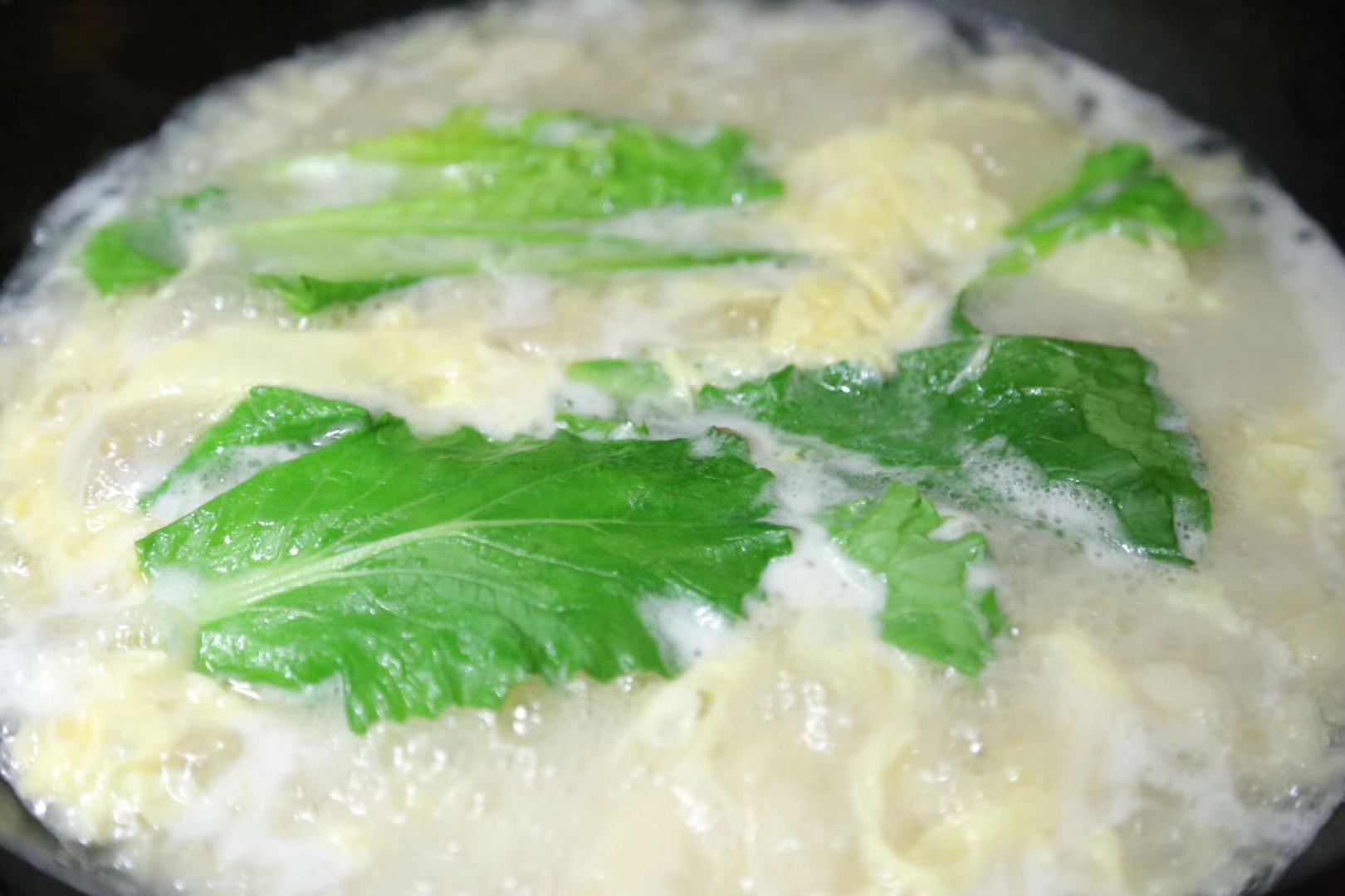 奶白菜蛋花汤，一道美味营养的传统佳肴