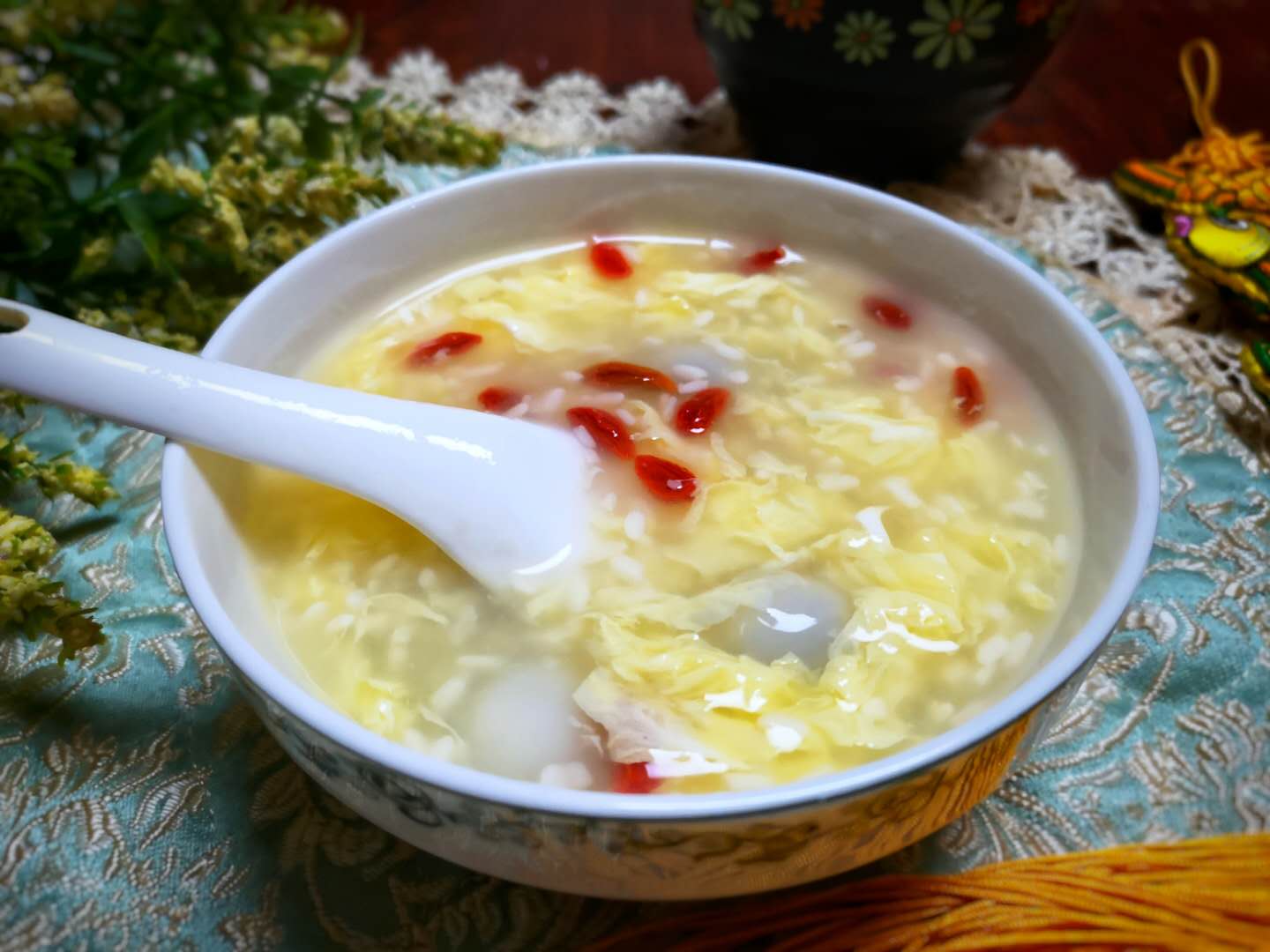 醪糟冲蛋花，传统美食的魅力与现代生活的融合