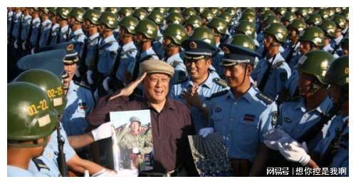 搞笑国军伞兵司令，英勇背后的幽默传奇