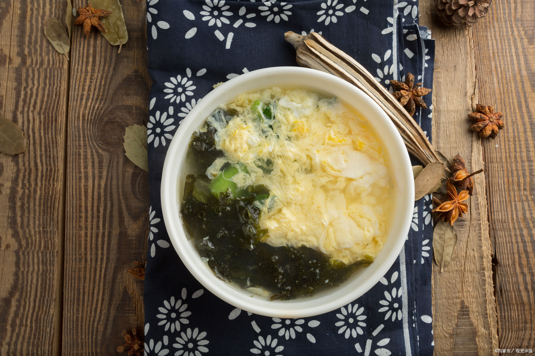 土豆紫菜蛋花汤，一道家常美食的烹饪与品味