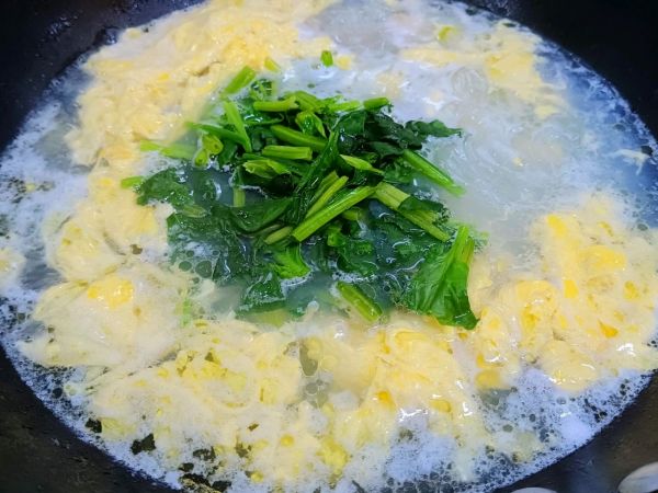 菠菜粉丝蛋花汤，一道家常美食的完美融合