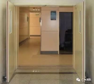 带紧急疏散自动门，现代建筑安全与效率的完美结合