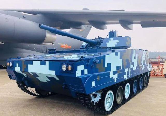 探索前沿军事技术，深入了解中国制造的03式履带式伞兵战车