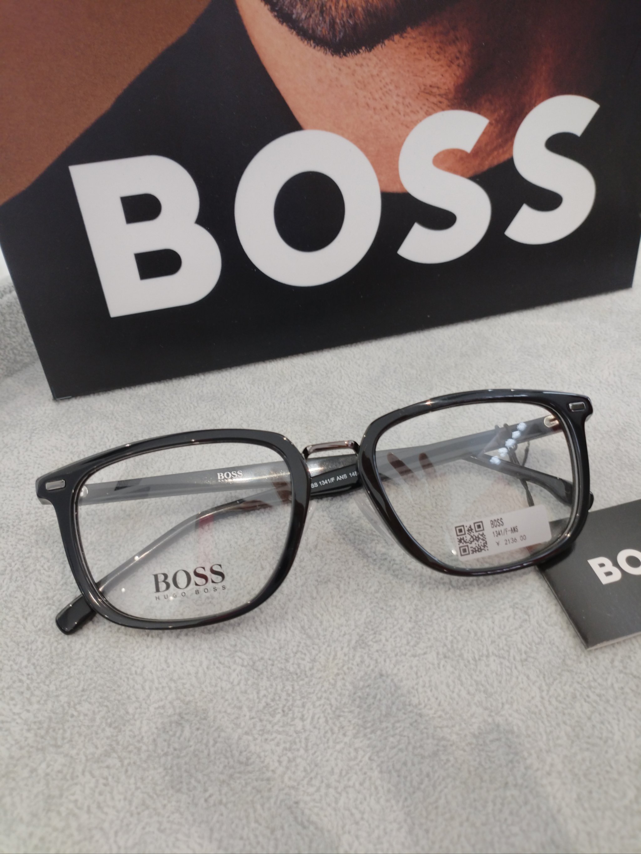 如何鉴别BOSS镜框的真假
