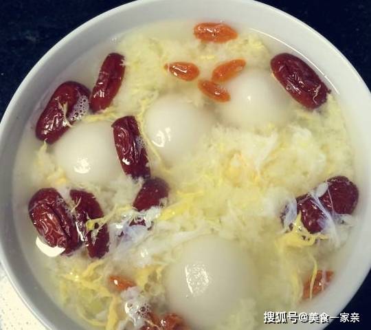 鸡蛋花甜酒，传统美食的魅力与现代生活的融合