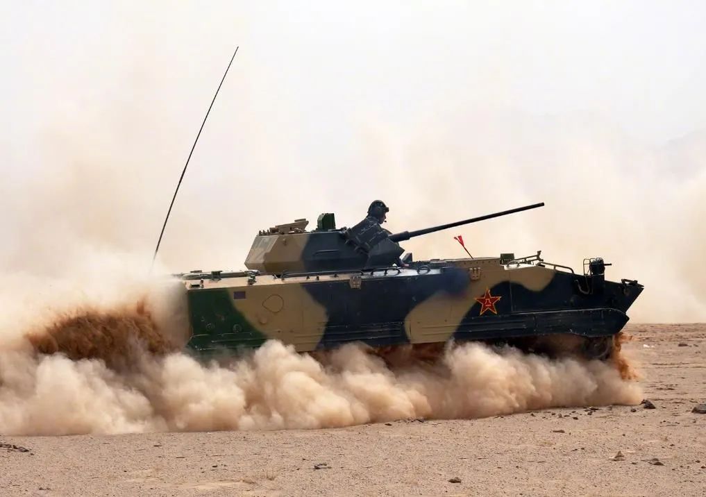 揭秘中国神秘的伞兵利器，03式伞兵战车