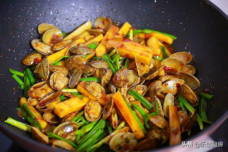 韭菜鸡蛋花蛤肉，一道美味的海鲜佳肴