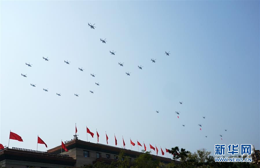 国庆阅兵首次出现伞兵，展现新时代国防力量与战略转型