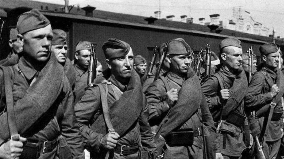 二战美国伞兵武器，从装备到战术的深度解析