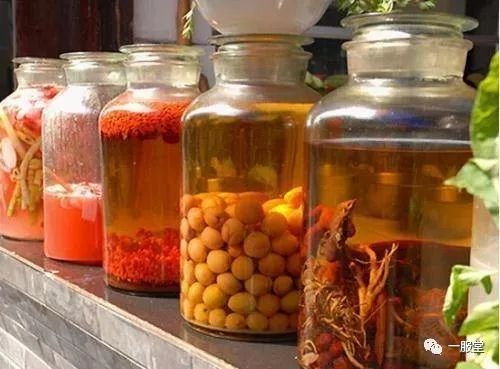 一本书中的药酒与药茶，传统疗法的奥秘与魅力