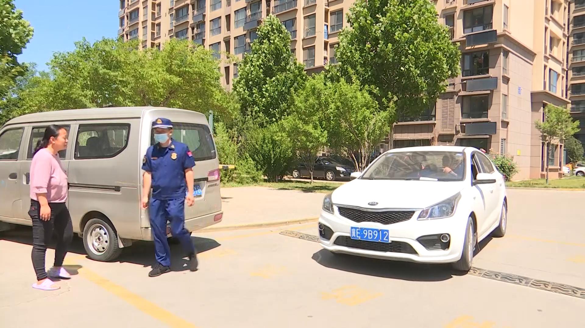 汽车让行图标，道路安全的守护者