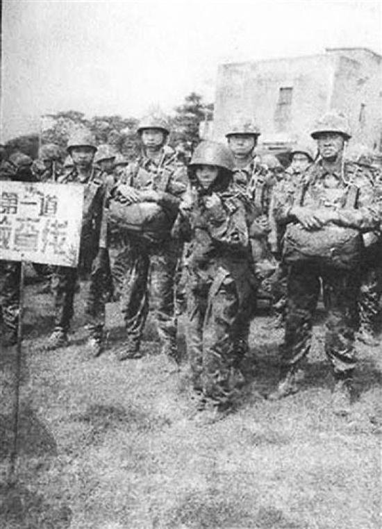 中国伞兵盔，历史、技术及其意义