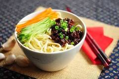 烹饪面条的艺术，煮面条与鸡蛋花的完美结合